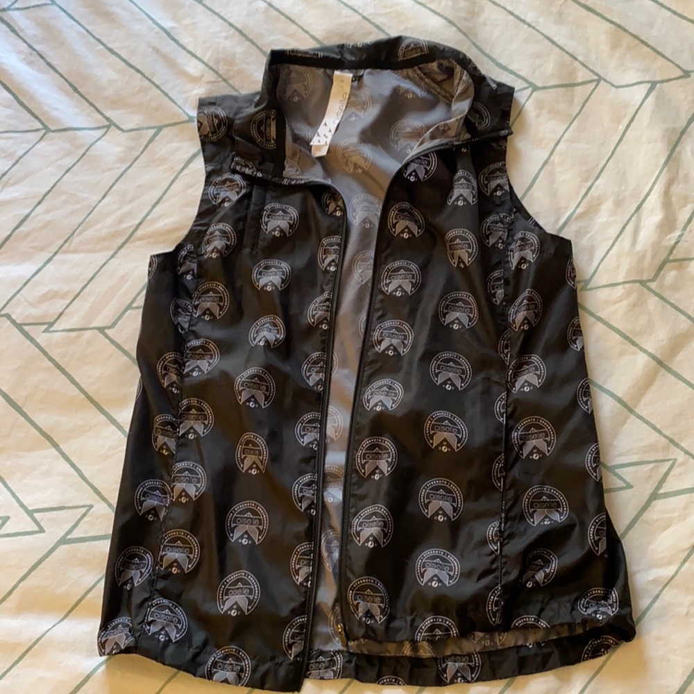 ⭐️Oiselle Crest Vest! ⭐️